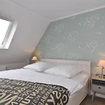 Luv & Lee, Whg 10 Westerland